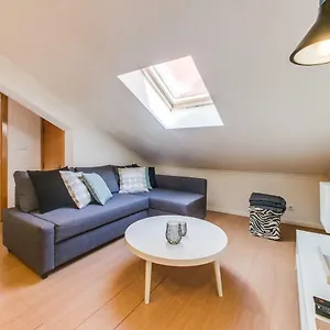 Santos Gem I - In Trendy Neighborhood Apartment Lisbon